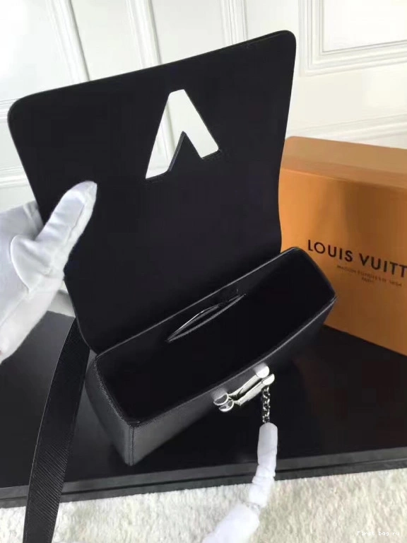 First bag ru TWIST Louis Vuitton 0709